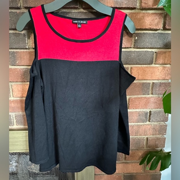 🛍️ Cable & gauge cold shoulder top. Excellent condition. - Picture 3 of 7